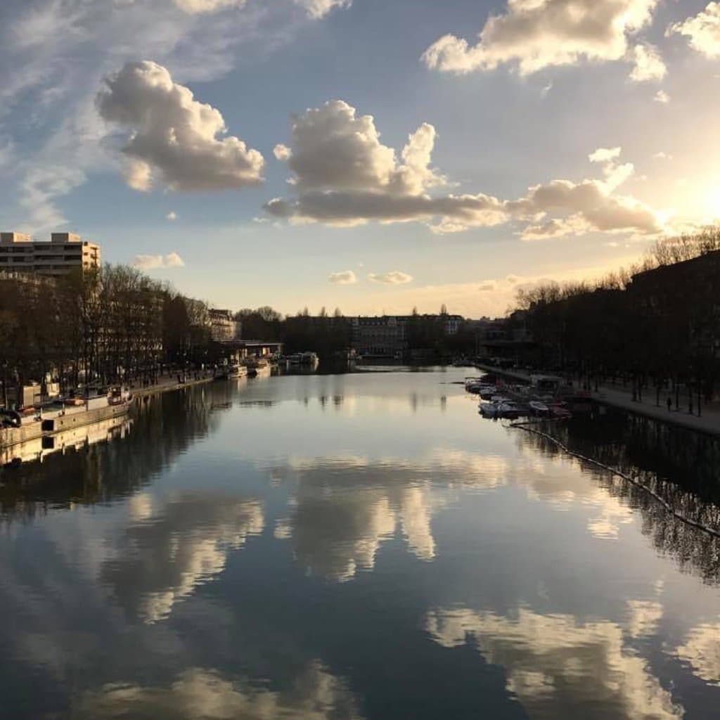 Walk along the Canal de l'Ourcq