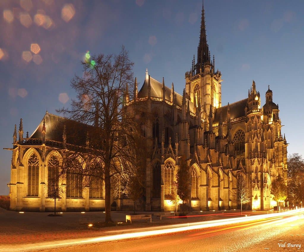 photo copiée sur le net par m.Burey qui met en beauté ce joyau de la ville 