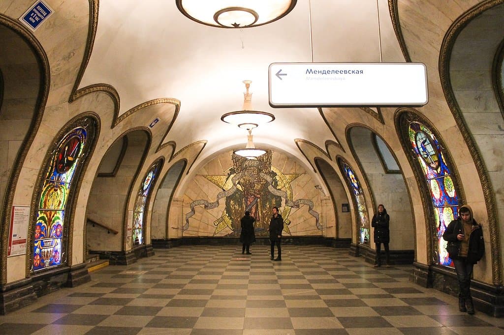 Aspettare la metropolitana non è mai stato così bello come a Mosca 🚇