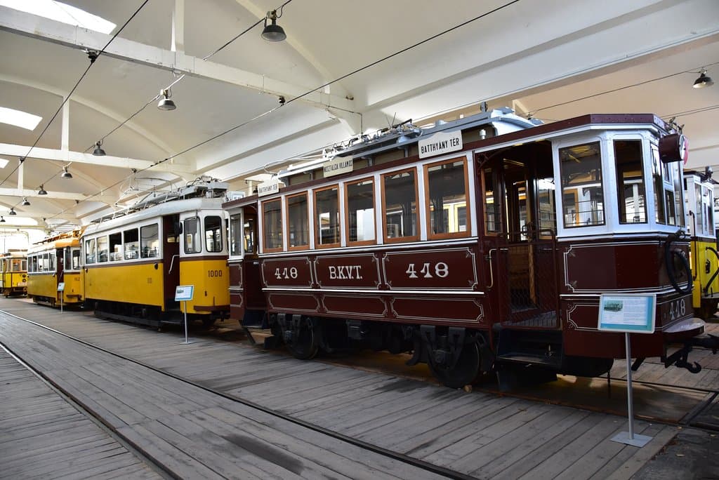 Экспонаты внутри "депо"