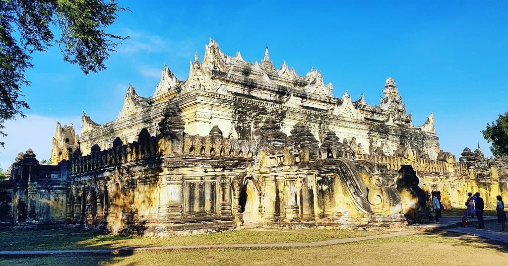 Maha Aungmye Bonzan Monastery