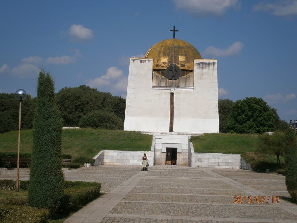 Пантеонът в Русе