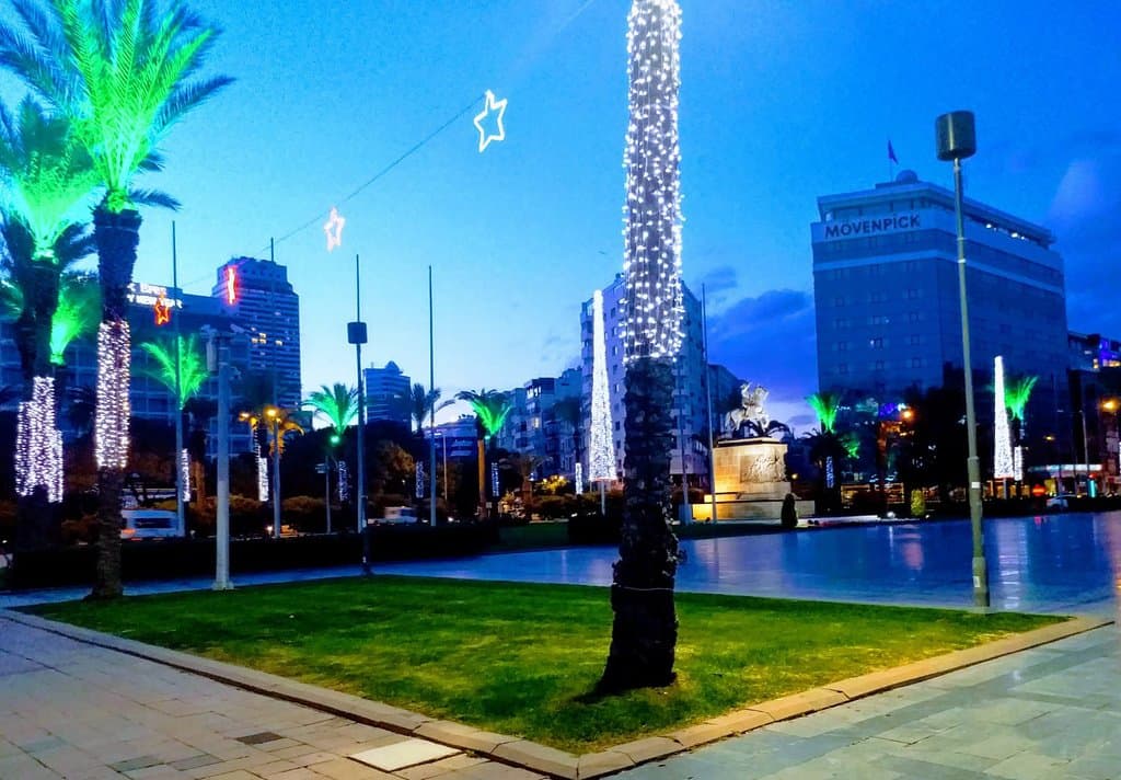 Cumhuriyet Meydanı İZMİR