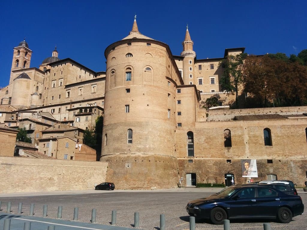 La Rampa Elicoidale vista dal parcheggio esterno alla base della struttura