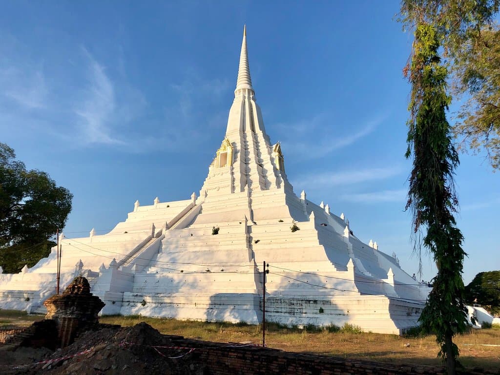 Visit Wat Phukhao Thong