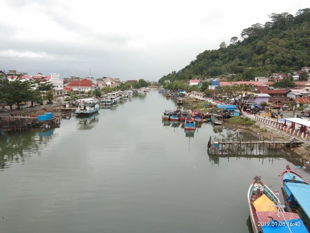 Sumatra barat! Aku dulu suka bermimpi tentang sumatra barat,bayanganku sumatra barat otu hutan, ternyata kota besar,😂