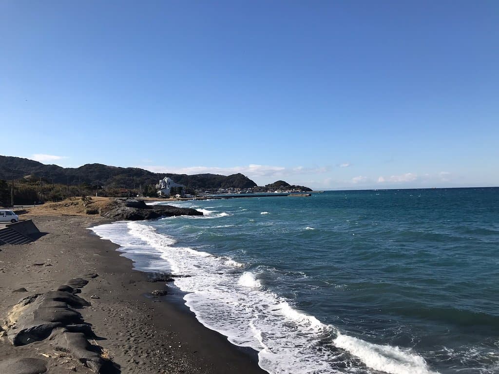 館山のビーチへ！！！！  海は綺麗！！ 夏はパンパンにひとがいるのかな？？  夏これたら来たいな！！！