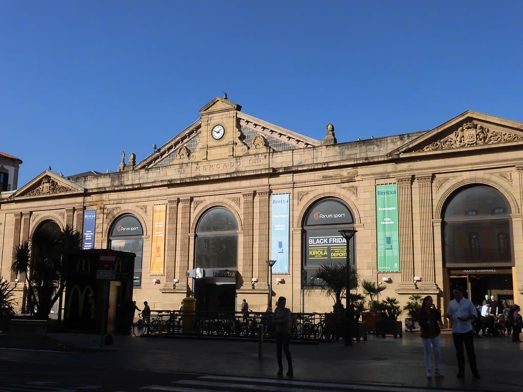 市場のある建物です。