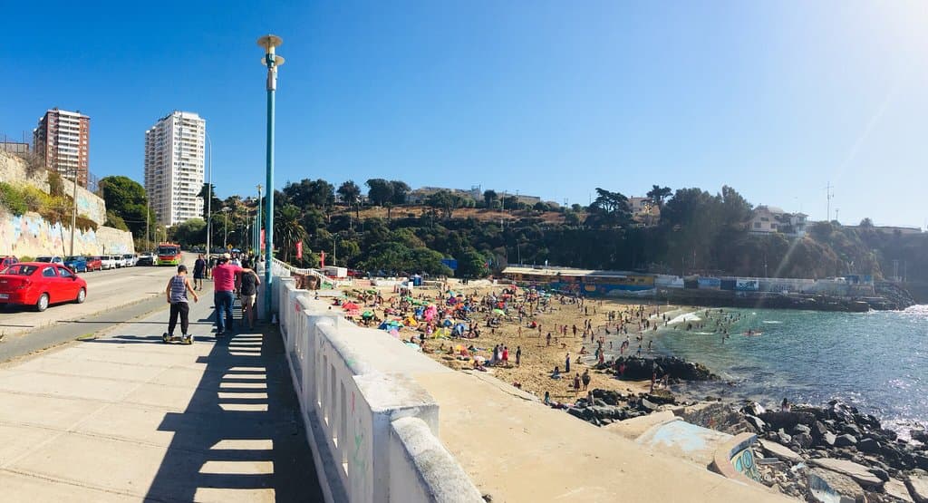 Playa Las Torpederas, Valparaíso Chile, popular balneario de la V Región, muy tranquilo y familiar.