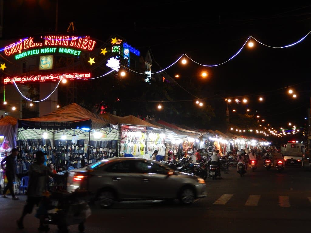 Tay Do Night Market