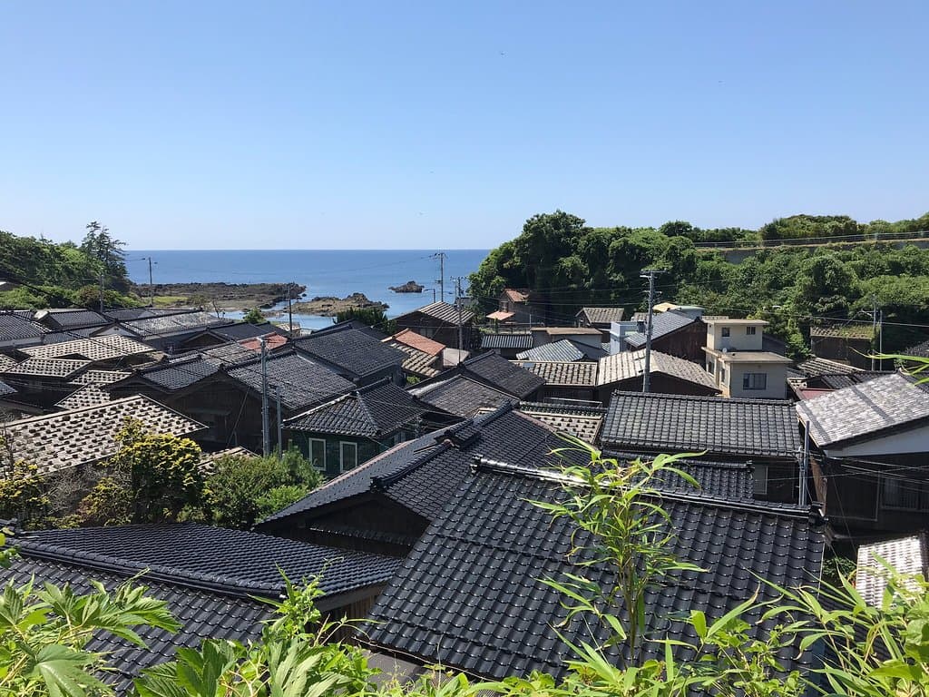 人も少なくゆっくりみて回れました。 駐車場近くに案内所があり、町並み探訪マップがもらえます。入ると迷路のような道なのでマップが参考になりました。