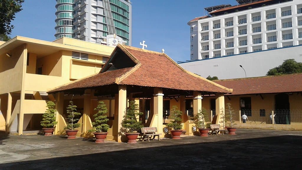 Temple in the courtyard of Khamefr Lon Can Tho