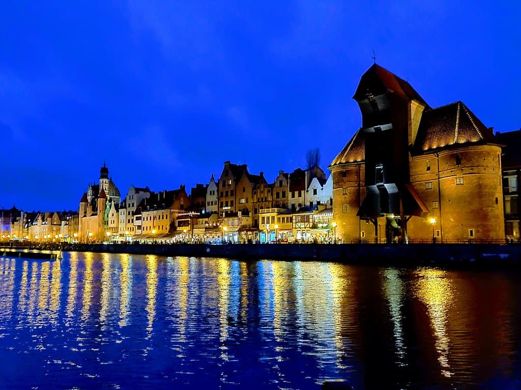 Długie Pobrzeże nocą