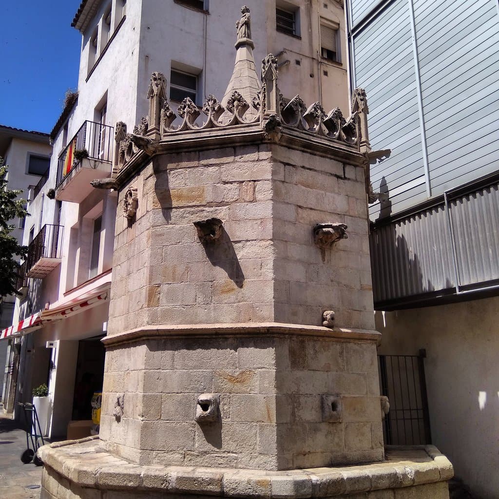 Бланес, Готический фонтан, июль 2018