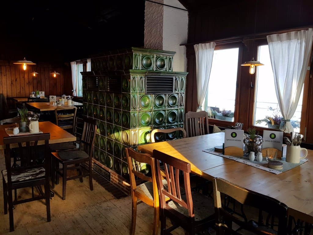 urige Hüttenstimmung in der Bergwirtschaft Papststein.