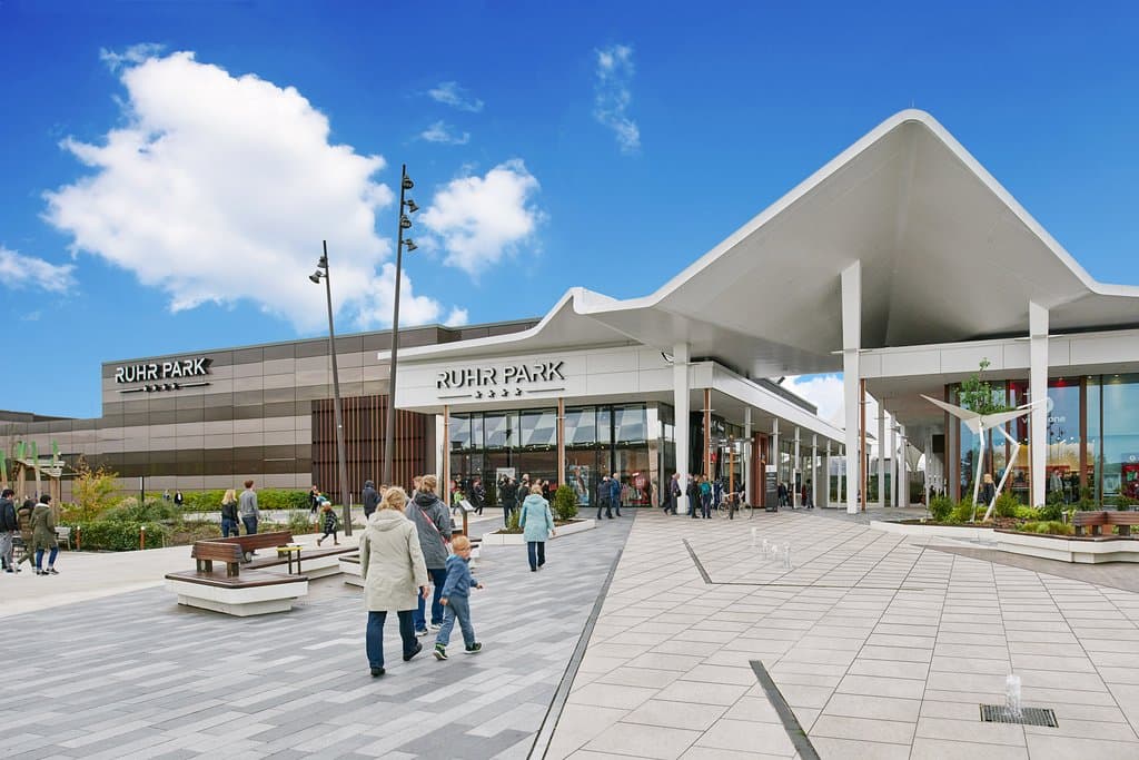 RUHR PARK

Tauchen Sie ein in die bunte Shopping-Welt des Ruhr Park und bummeln Sie durch unsere zahlreichen Shops. 
