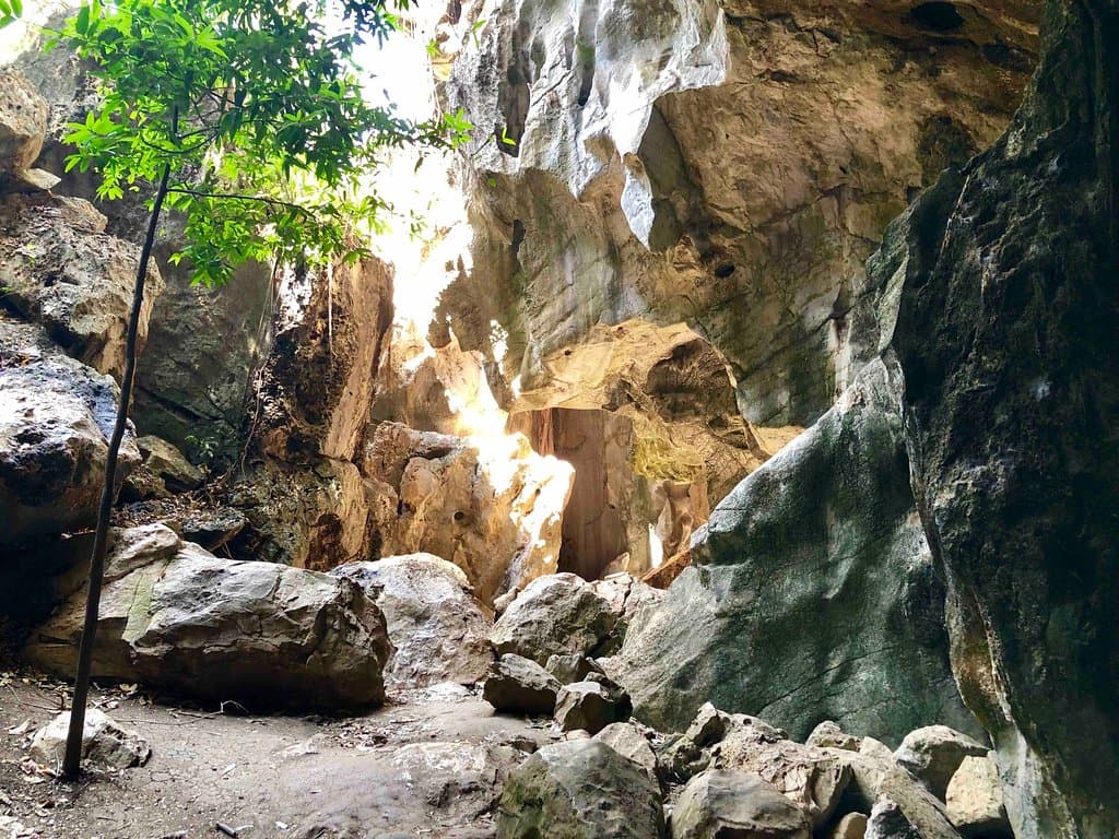 Phnom Chhngok Cave Temple 14
