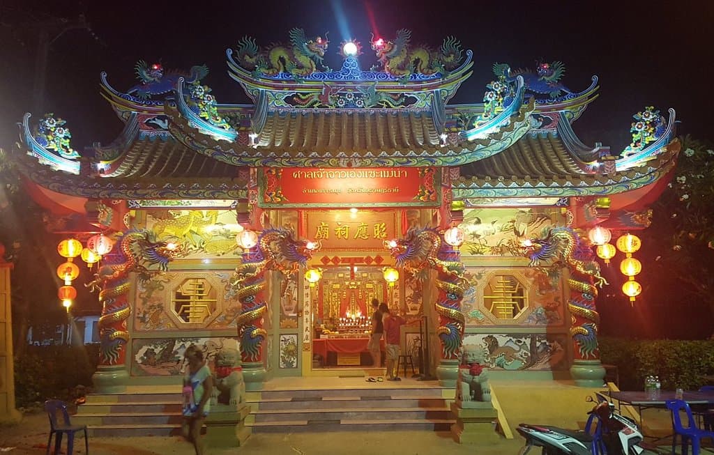 Maenam Walking Street