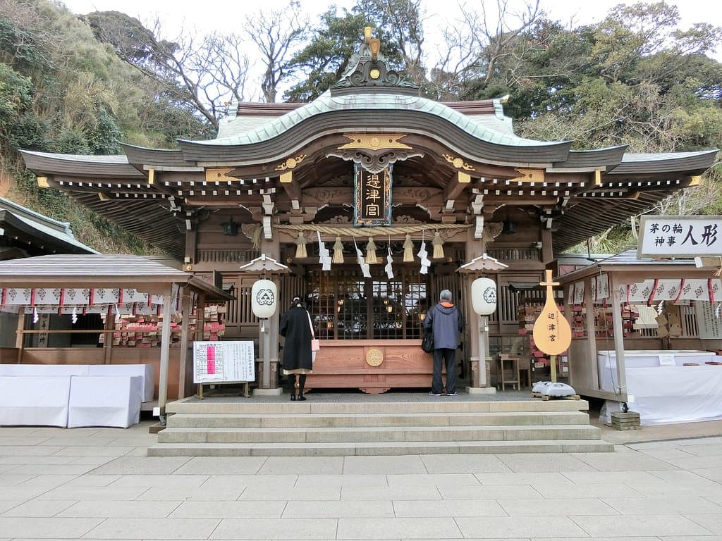 早朝の拝殿