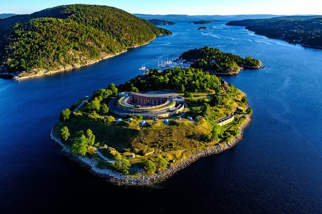 Marking the passageway to Oslo and the body of water known as the inner Oslofjord, Oscarsborg Fortress has a storied military past, and today, is a public resort island.