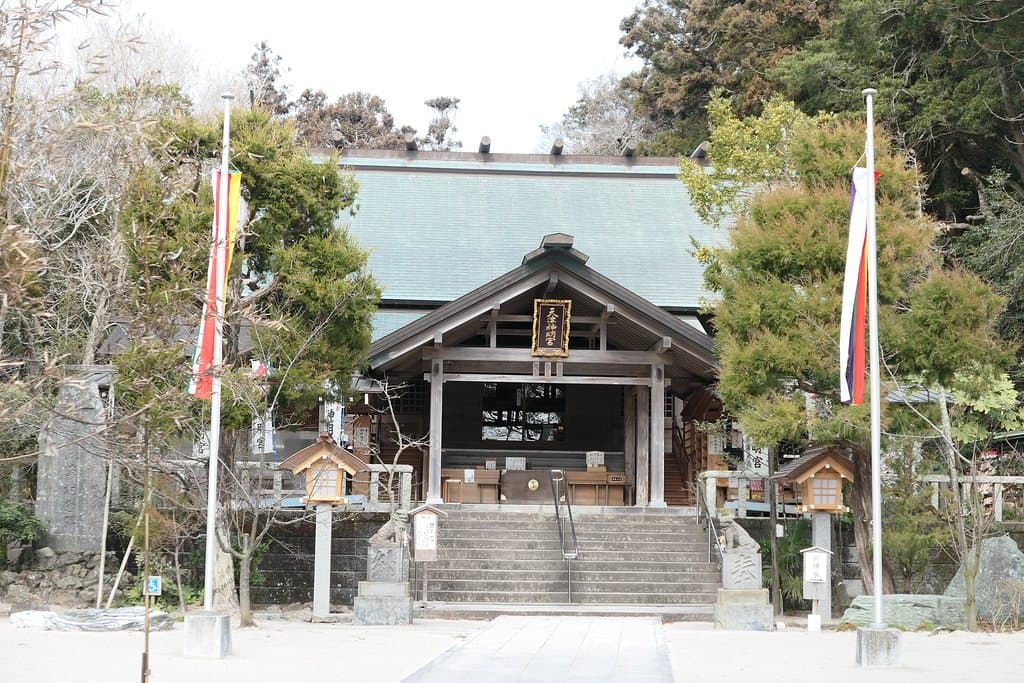 天津神明宮は源頼朝公が伊勢神宮より御分霊を勧請して創建したそうです。