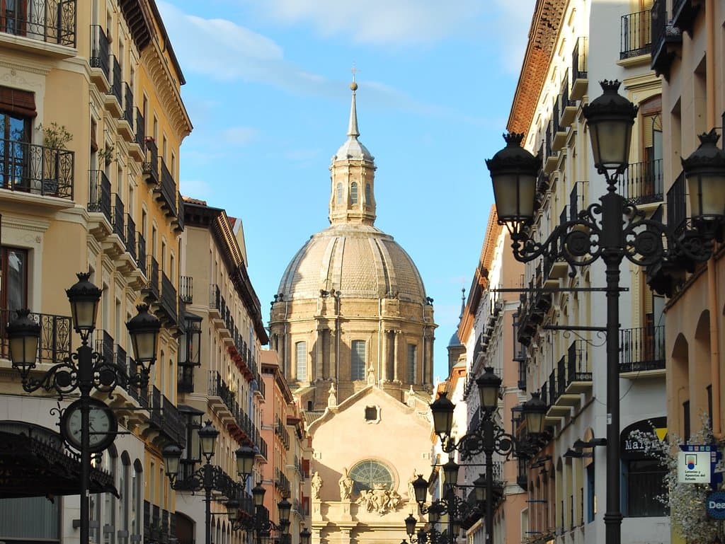 Calle Alfonso I con el Pilar al fondo