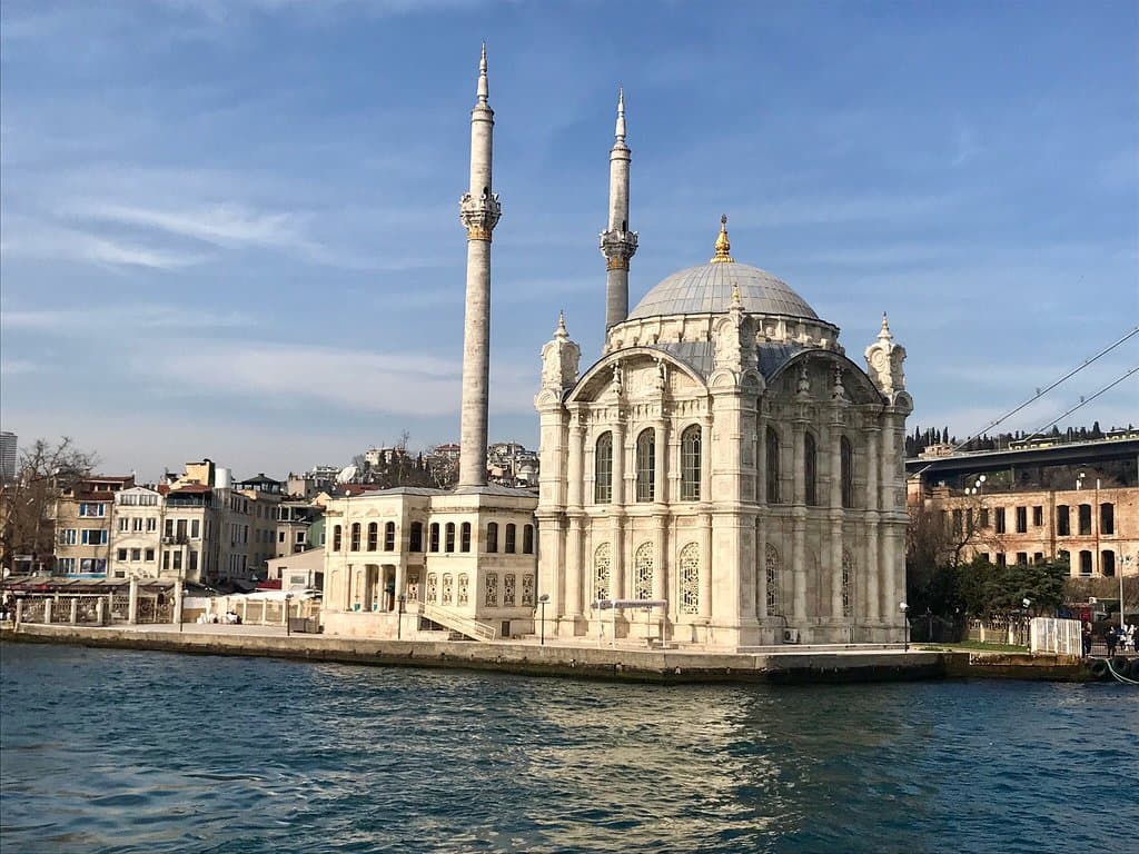 Walk through the streets of Ortaköy