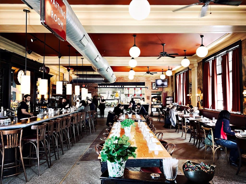 Endroit super agréable. Terrible plats italiens, par de vrais italiens !