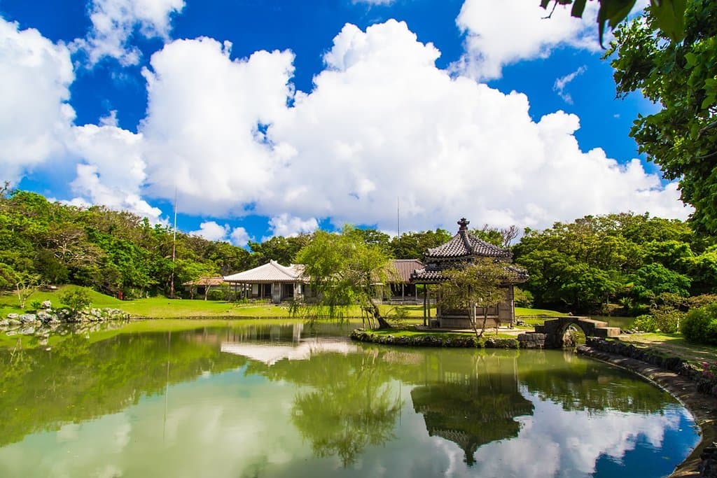 Take a walk through Shikina-en, an official World Heritage Site, and imagine what the scenery was like during the time of the Ryukyu Dynasty.