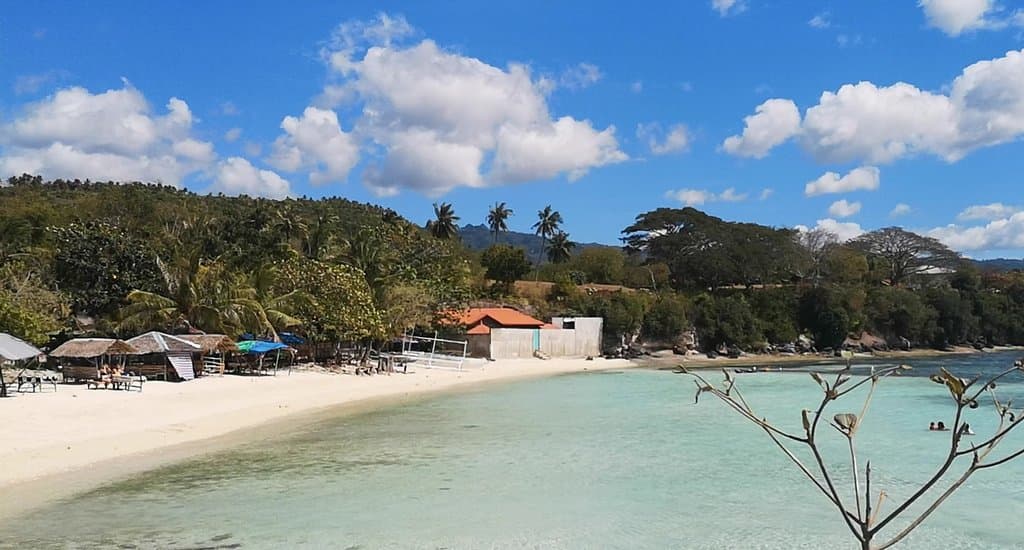 Lambud beach left side