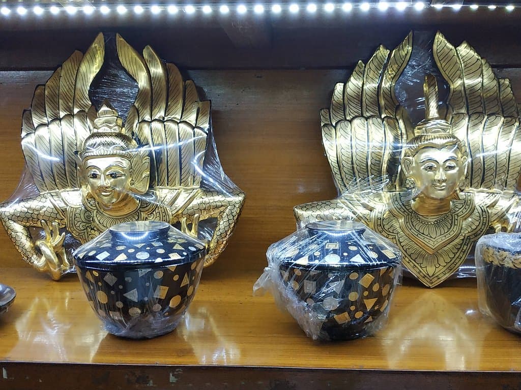 Objetos de la tienda hechos con oro