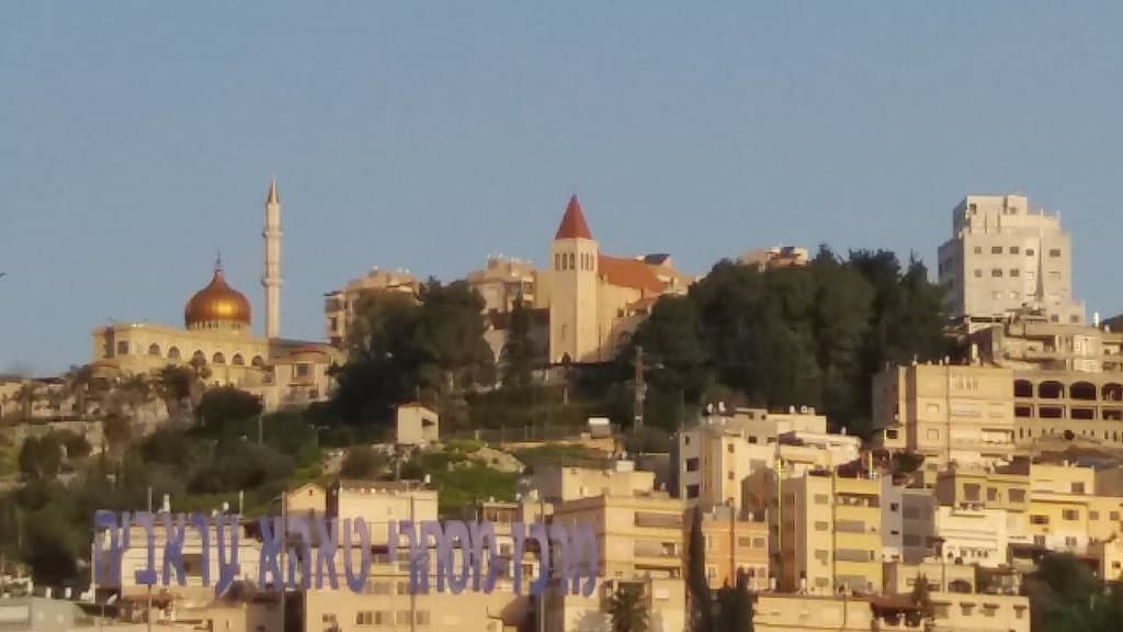 Chiesa e moschea sul colle di nazareth