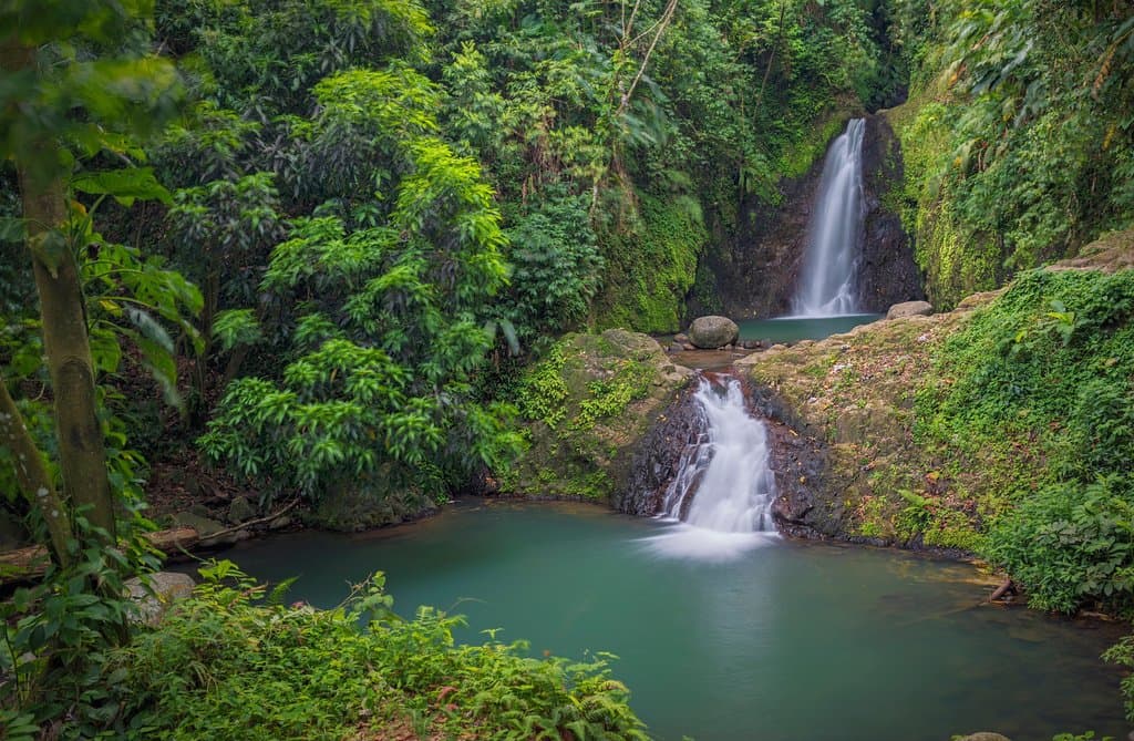 Photographs taken on a short, half-hour, was to the first two waterfalls from the Seven Sisters Falls. Very picturesque. Can get busy if a cruise liner is in dock.