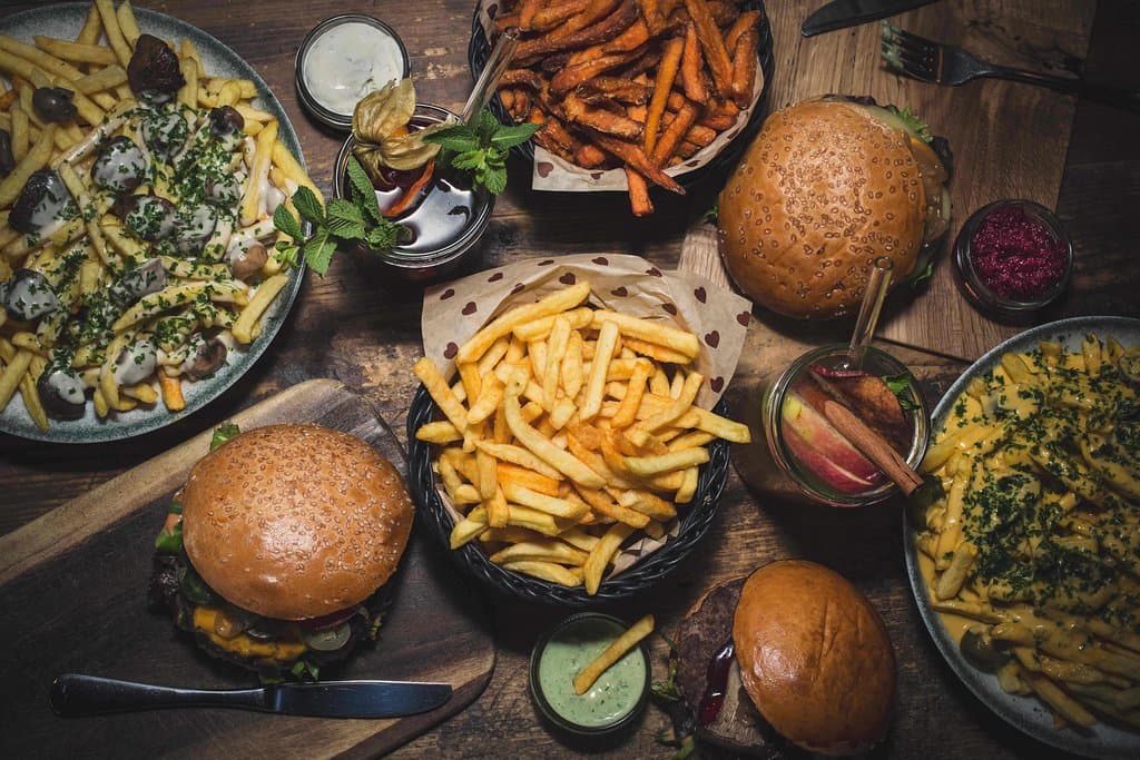 Yummy Burgerheart Table....