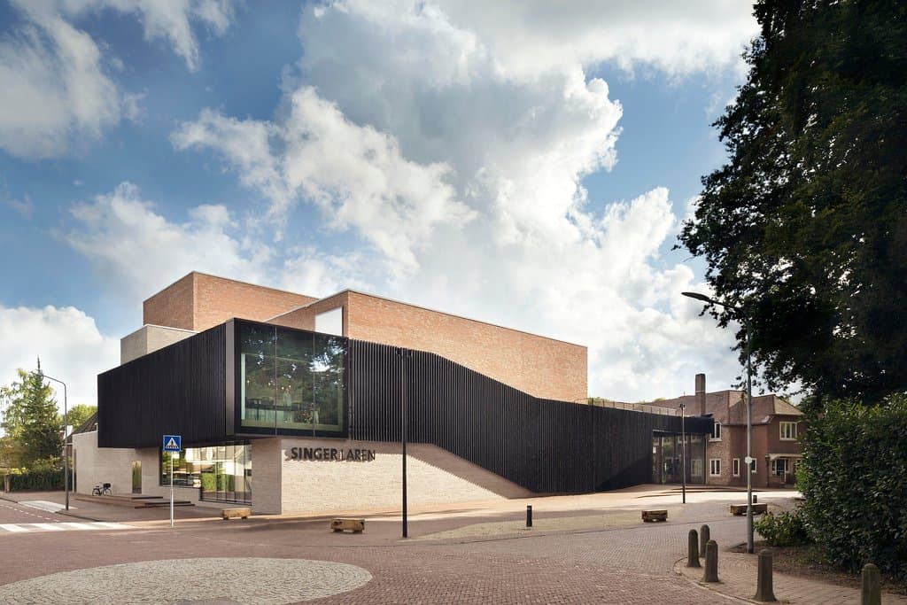 Onze nieuwe theater en entree tot het museum en de beeldentuin.