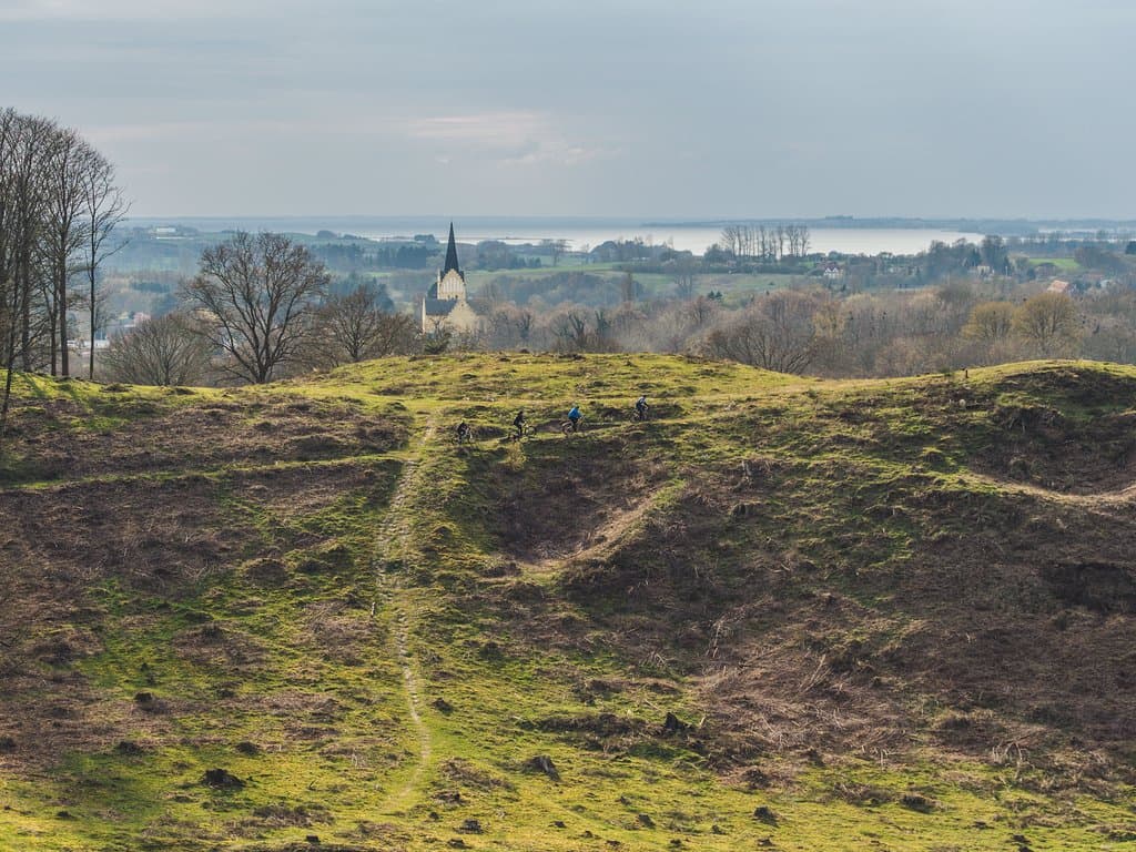 Naturområdet Svanninge Bakker, ca. fire km. nord for købstaden Faaborg, er ideelt til MTB. I området er der også spor til orienteringsløb - og almindelig motionsløb.  Det hele fås med udsigt til landsbyen Svanninge og Det Sydfynske Øhav i horisonten.