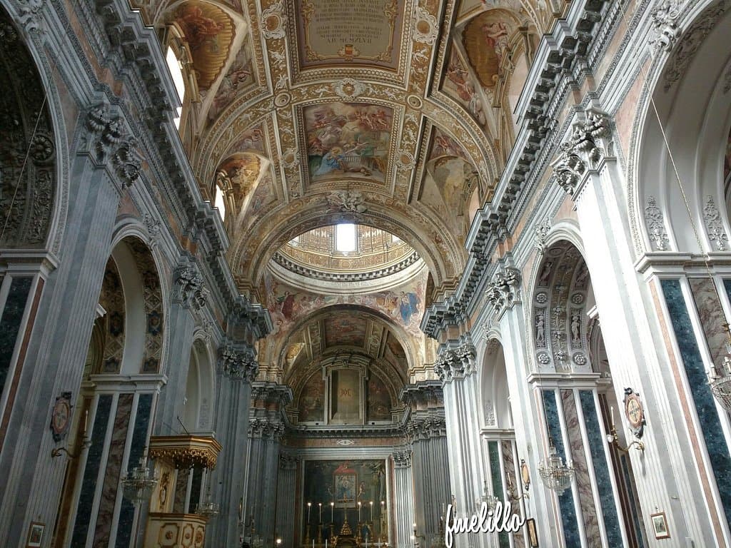 Napoli. Basilica di Santa Maria degli Angeli a Pizzofalcone. Vista interna