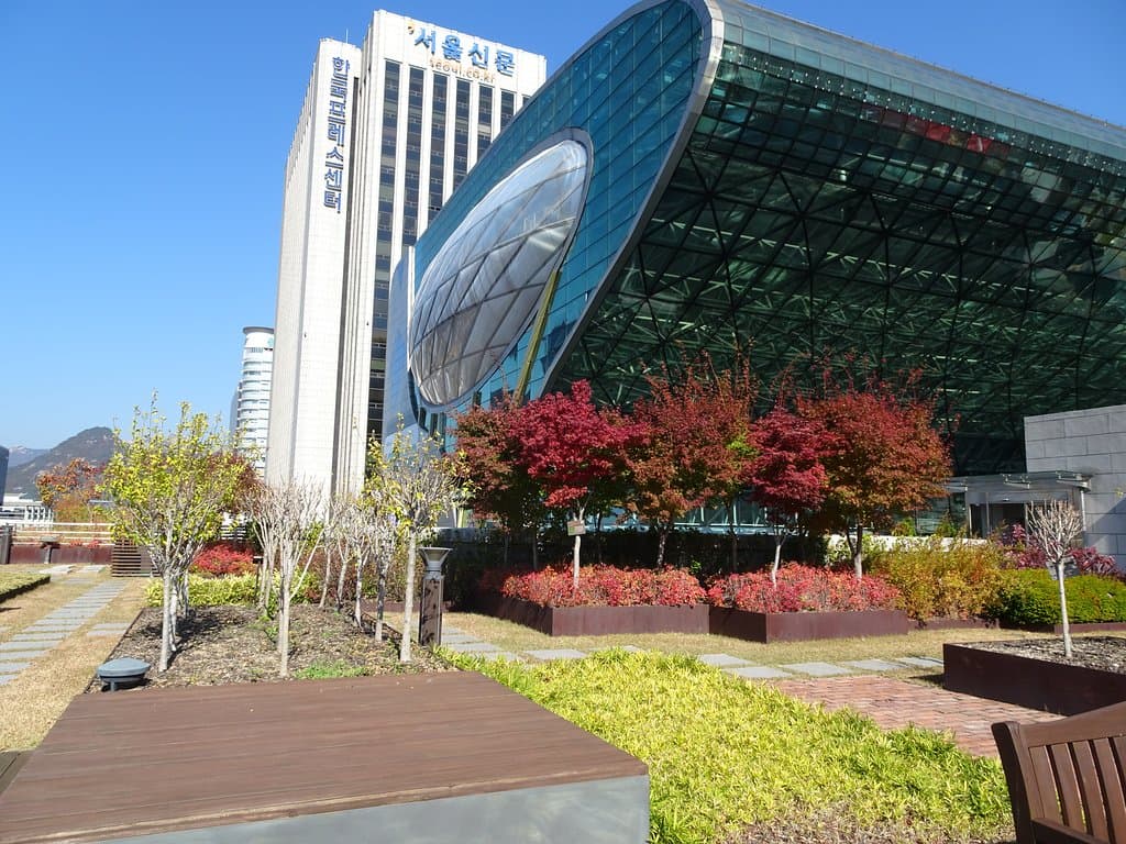 Section of the library's Sky Walk by City Hall.