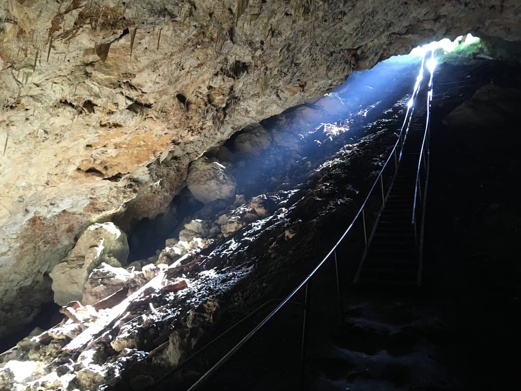 Giants cave entry