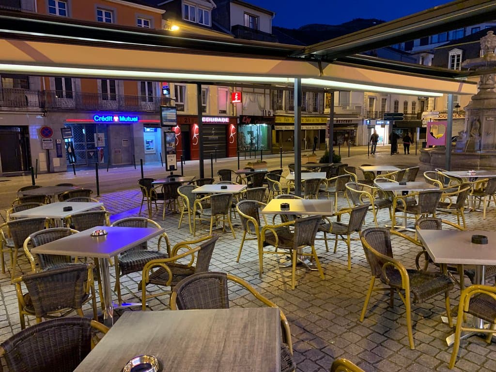 La terrasse du Van Gogh le soir