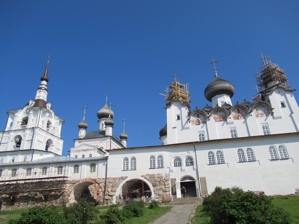 в монастыре