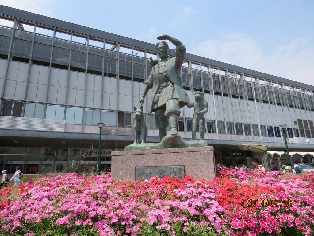 JR岡山駅前の桃太郎像