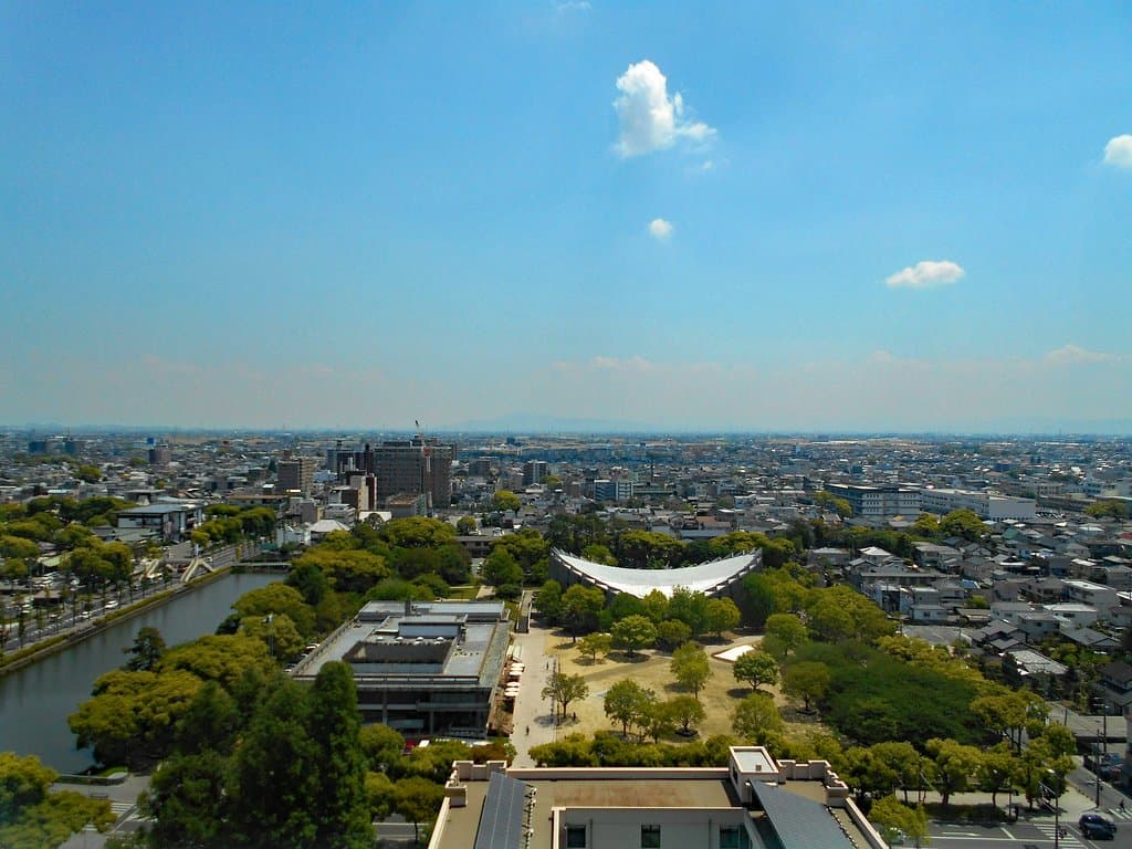 展望ホールからの眺望（写真ほぼ中央は市村記念体育館）