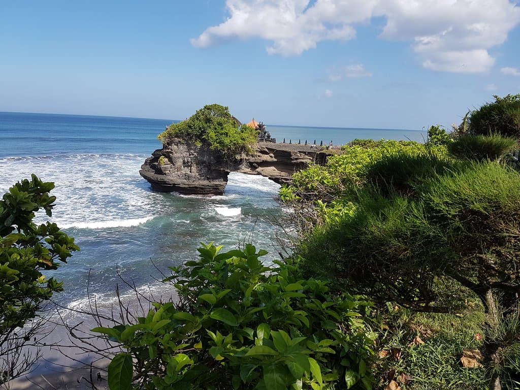 Batu Bolong