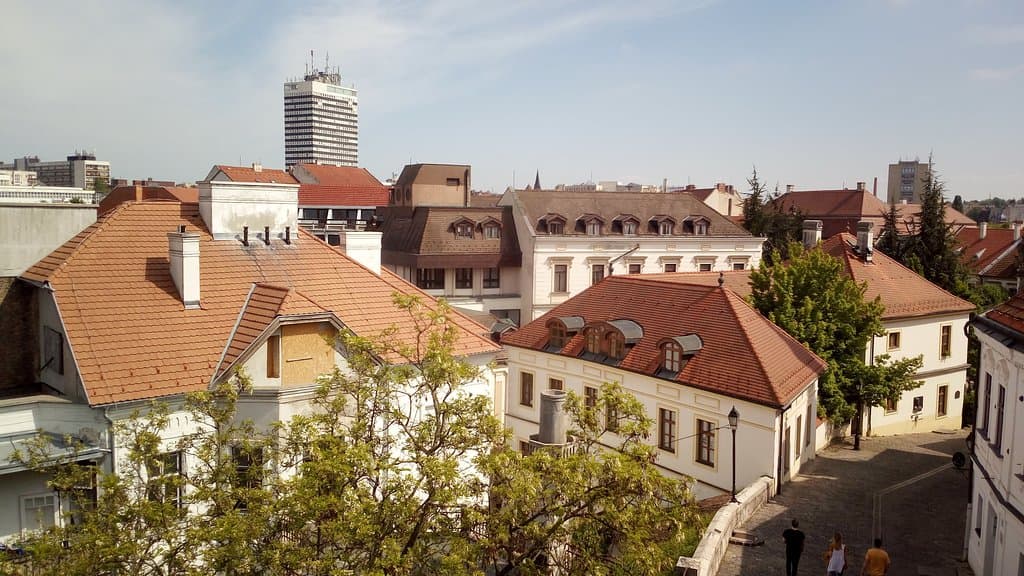 A húszemeletes messziről