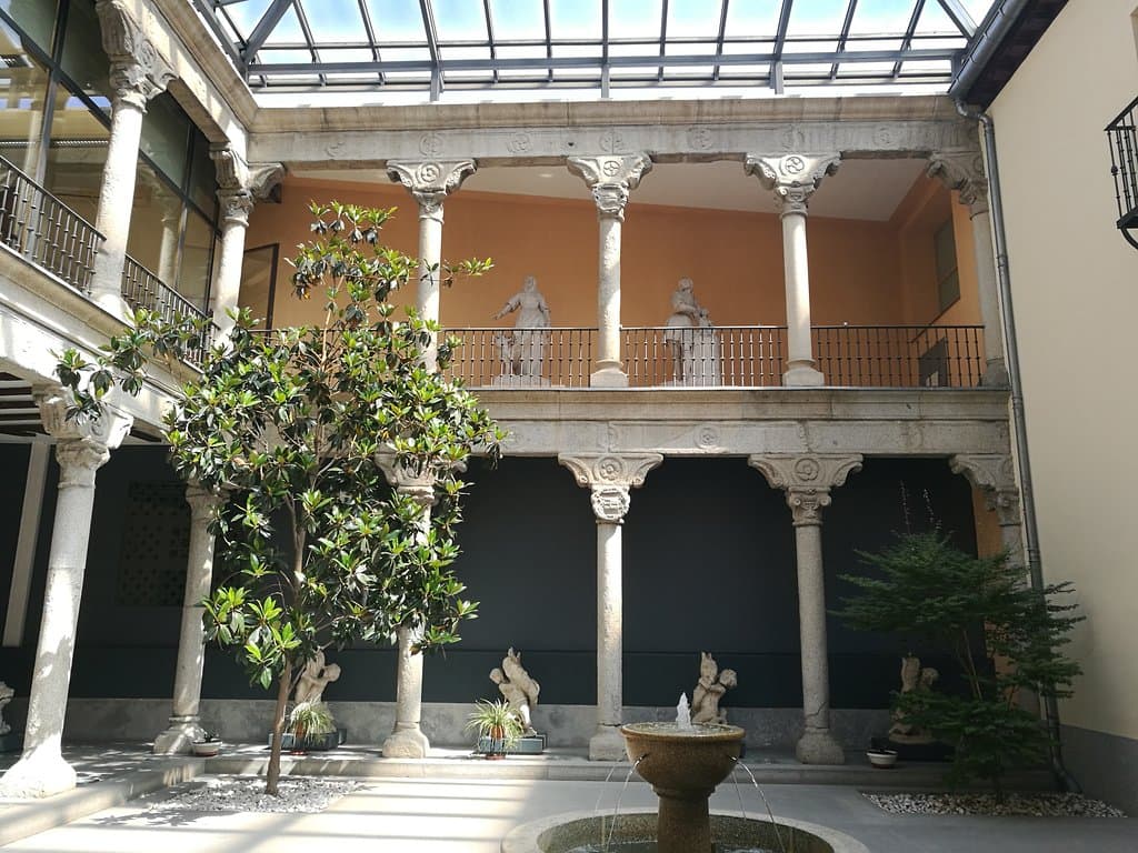 Patio del museo.