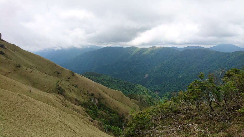 三嶺頂上付近からの眺望