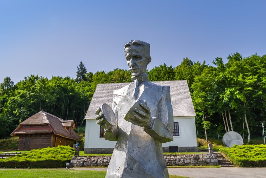 Statue of Nikola Tesla in front of his birth house