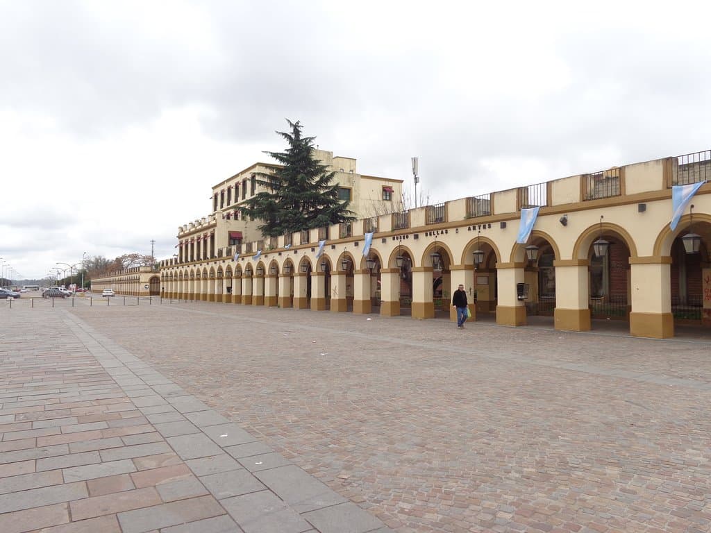 Vista exterior del Museo hacia la Plaza Belgrano