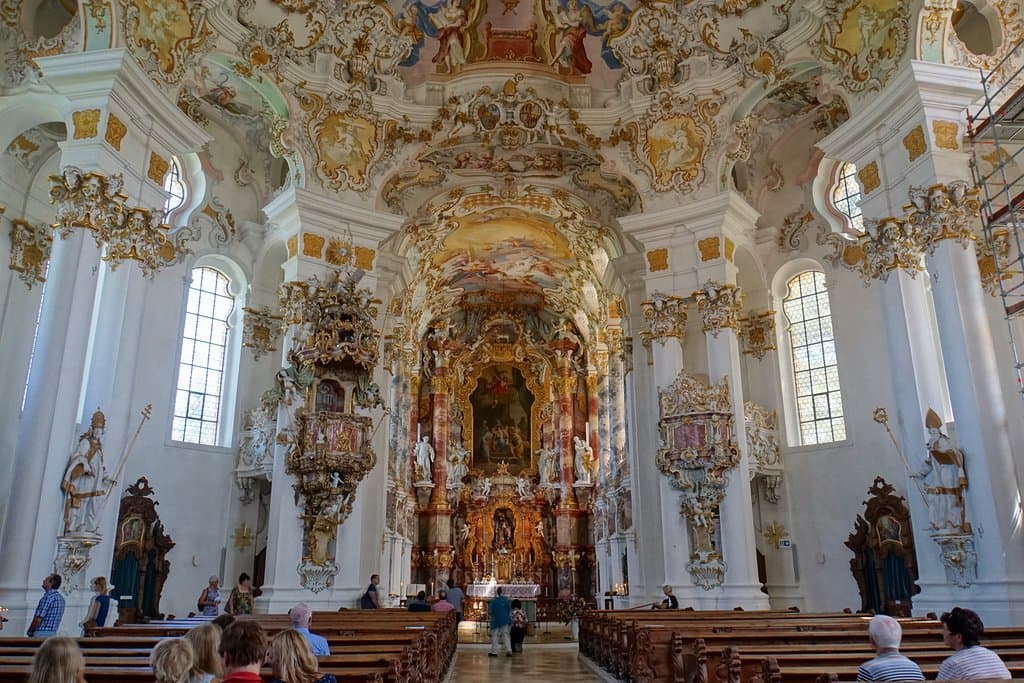 Украшение интерьера